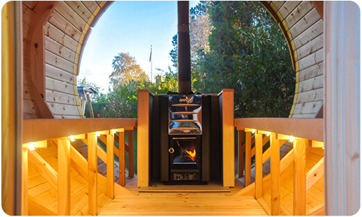 Met uw eigen barrel sauna in de tuin is ontspanning en rust altijd in de buurt. 